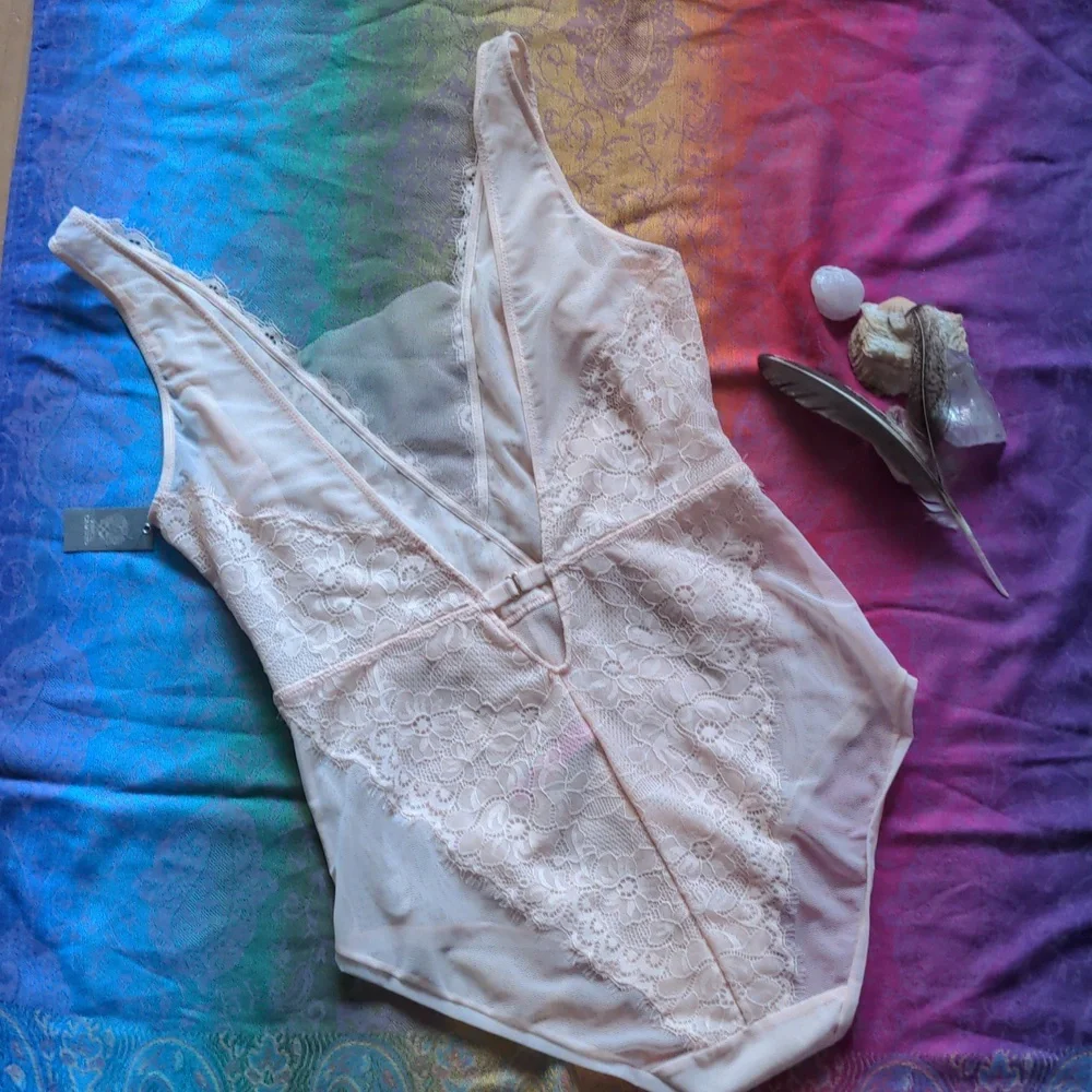 Vince Camuto Sheet Sexy Lace Bodysuit Small - Picture 4 of 4